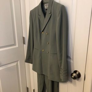 Kasper Women’s Suit Green Size 6P c